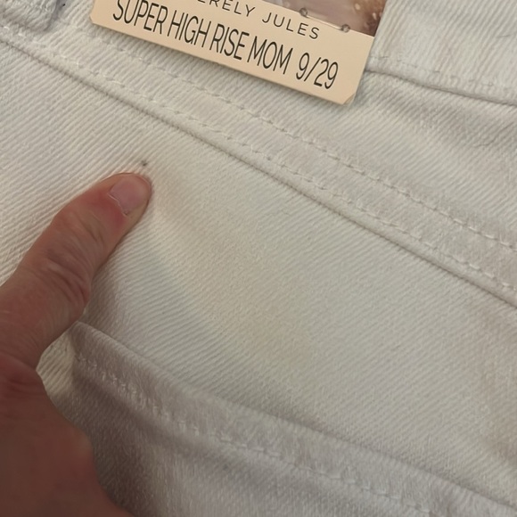 NWT Sincerely Jules Super High Rise White Distressed Mom Jeans Size 9/29 - Picture 12 of 12